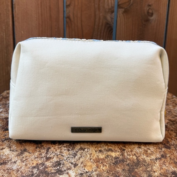 Revive Vintage Lace Cosmetic Bag - Picture 5 of 10